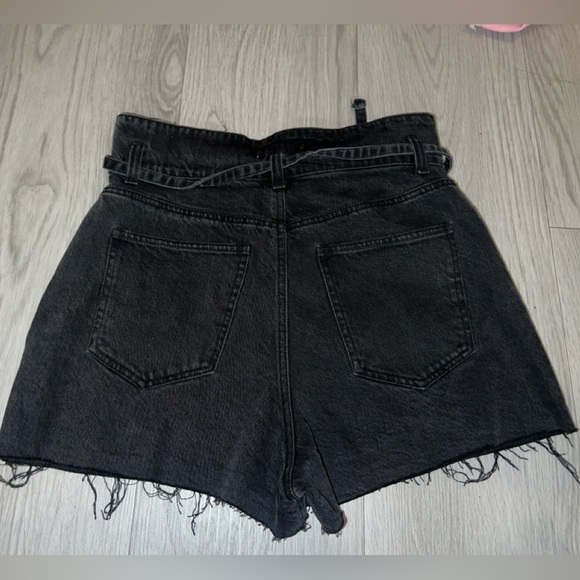 Forever 21 Black Denim Cut Off Belted Mom Jean Shorts High Rise Size 27 - Picture 7 of 7